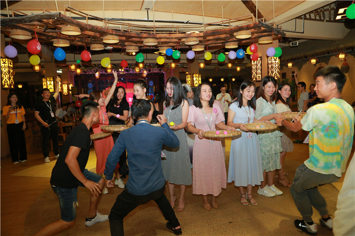 11、嘉賓開心互動