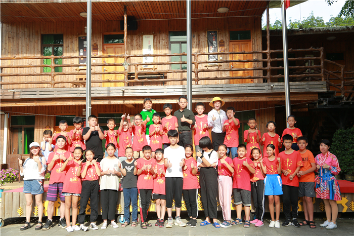 11、“少年演講家”玩轉(zhuǎn)檳榔谷 蕩槳飛歌“悠黎客”