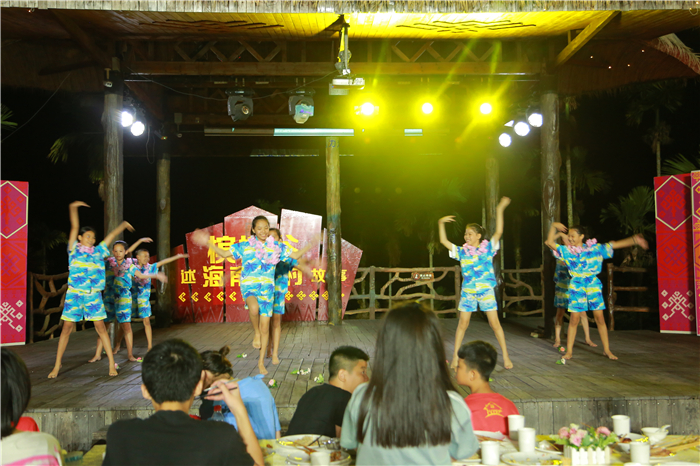 8、“少年演講家”玩轉(zhuǎn)檳榔谷 蕩槳飛歌“悠黎客”