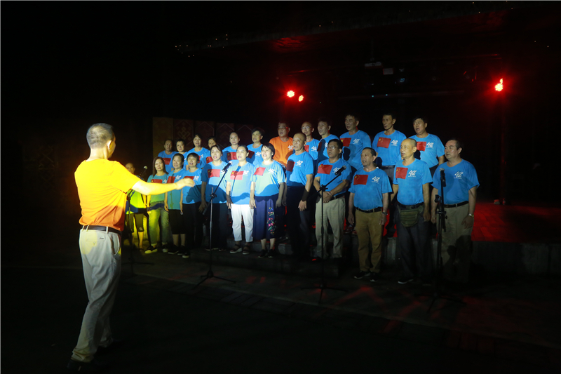 7、300名老同學分別40載 檳榔谷聚首重溫激情歲月