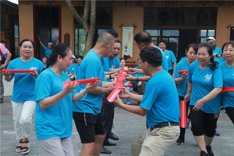 3、300名老同學分別40載 檳榔谷聚首重溫激情歲月