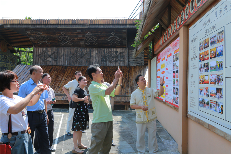 3、白沙縣省部級勞模考察團到訪檳榔谷 學習美麗鄉村旅游扶貧經驗