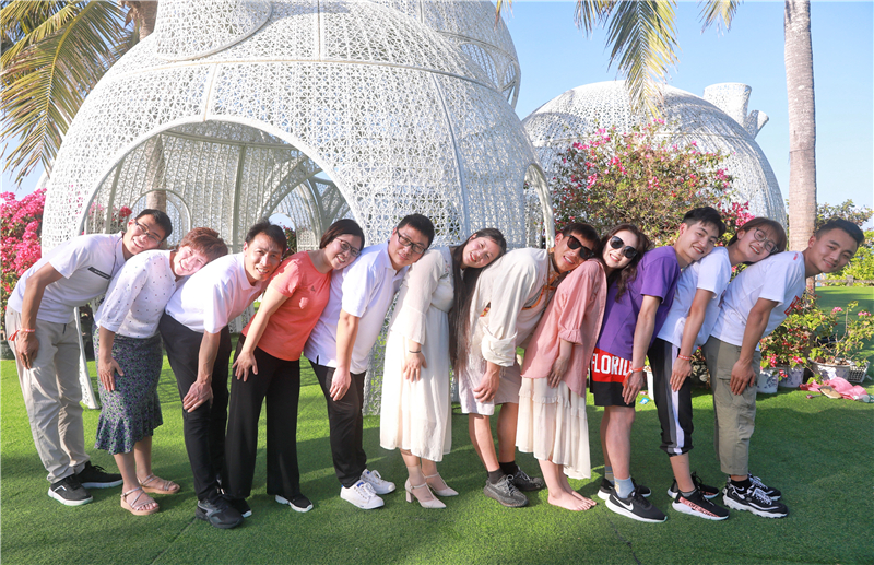 教師們用網紅拍照姿勢打卡蜈支洲島私人訂制泳池(1) 教師們用網紅拍照姿勢打卡蜈支洲島私人訂制泳池(1)