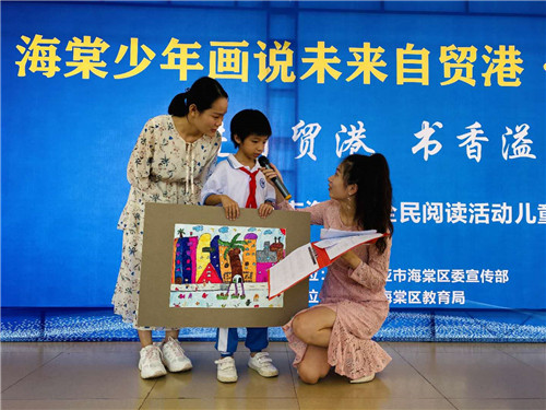 《貨船能源區(qū)》里，椰子樹可以變成能源，這是海棠一小學(xué)生蔡曉琪心中的未來自貿(mào)港。