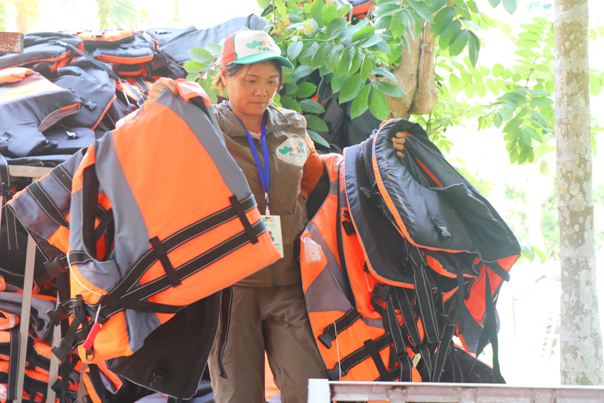 2019-6-18瓊中合口村村民朱春蘭：“家門口‘占地’的景區(qū)讓我脫了貧” (1).jpg